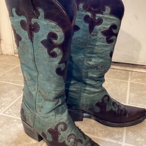 ~ Women's Cowgirl Boots ~